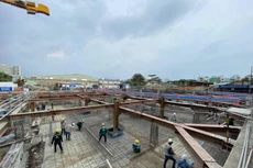 Doanh nghiệp xây dựng “còng lưng” bù lỗ 25 - 30% chi phí nhân công