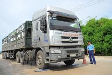 Tình trạng phương tiện chở quá tải vẫn đang còn tiếp diễn phức tạp