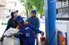 Ngày 1/3, giá xăng cao kỷ lục lên gần 27.000 đồng/lít