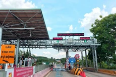 Đẩy nhanh tiến độ triển khai hệ thống thu phí điện tử không dừng tại các dự án đường cao tốc do VEC quản lý.