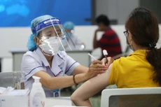 Ca nhiễm Covid-19 tăng nhanh, Bộ Y tế đốc thúc tăng cường tiêm vaccine