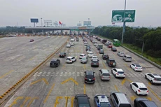 rạm thu phí trên tuyến đường cao tốc Hà Nội - Hải Phòng. Ảnh: Hông Quang