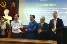 Các nhà thầu cho biết, sau lễ ký kết hợp đồng sẽ sớm khởi công công trình để đẩy nhanh tiến độ Dự án thành phần Đầu tư xây dựng đoạn Mai Sơn - Quốc lộ 45. Ảnh: Bích Thảo