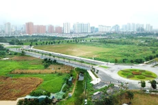 Một trong những nội dung đáng chú ý về hoàn thiện thể chế kinh tế thị trường định hướng xã hội chủ nghĩa là việc hoàn thiện thể chế quản lý đất công công khai, minh bạch, hiệu quả. Ảnh: Lê Tiên