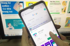 Hình thức “tín dụng đen” núp dưới ứng dụng cho vay tiền xuất hiện khá phổ biến. Ảnh: Nhã Chi