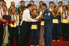 Anh Trương Thái Sơn nhận bằng khen tại Lễ tuyên dương Gương điển hình tiên tiến của Tổng công ty Điện lực TP.HCM