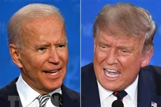 Tổng thống Mỹ Donald Trump (phải) và cựu Phó Tổng thống Mỹ Joe Biden (trái) tại vòng tranh luận trực tiếp đầu tiên ở thành phố Cleveland, bang Ohio ngày 29/9/2020. (Nguồn: AFP/TTXVN)