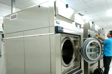 Công ty TNHH Giặt ủi Xanh cung cấp dịch vụ giặt ủi cho Bệnh viện Đại học Y dược TP.HCM trong các năm 2019 – 2020. Ảnh minh họa: Lê Toàn