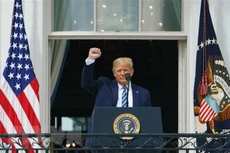 Tổng thống Mỹ Donald Trump phát biểu trước những người ủng hộ tại Nhà Trắng ở Washington, DC ngày 10/10/2020. (Ảnh: AFP/TTXVN)