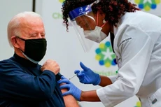 Tổng thống đắc cử Mỹ Joe Biden tiêm vaccine ngừa Covid-19 ngày 21/12 - Ảnh: Reuters.