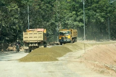 Gói thầu Xây lắp tuyến An Phước đi Nam Thành (trục chính thôn Cẩm Toại Tây) do Ban Quản lý dự án đầu tư xây dựng huyện Hòa Vang, thành phố Đà Nẵng mời thầu. Ảnh: Nhã Chi