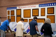 Cử tri bỏ phiếu sớm bầu Tổng thống Mỹ tại điểm bầu cử ở bang Nam Carolina ngày 16/10/2020. (Ảnh: AFP/TTXVN)