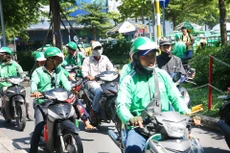 Nhiều tài xế tắt ứng dụng và kiến nghị Grab điều chỉnh mức chiết khấu. Ảnh: Lê Tiên