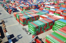 Nhiều nhà đầu tư nước ngoài cam kết rót vốn vào các thương vụ phát triển hạ tầng logistics với số vốn hàng tỷ USD. Ảnh: Lê Tiên