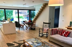 Báo cáo khảo sát năm 2019 của Grant Thornton cho biết, mô hình dịch vụ “chia sẻ phòng thuê Airbnb” đang tăng trưởng mạnh ở Việt Nam, với khoảng 30.000 đơn vị lưu trú. Ảnh minh họa: Internet.