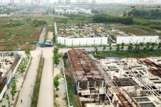 Khách hàng có nhu cầu mua nhà để ở nên kiên nhẫn chờ chủ đầu tư công bố và mở bán chính thức. Ảnh: Nhã Chi