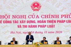 Thủ tướng Chính phủ Nguyễn Xuân Phúc chủ trì Hội nghị của Chính phủ về công tác xây dựng, hoàn thiện pháp luật và thi hành pháp luật. Ảnh: Hiếu Nguyễn