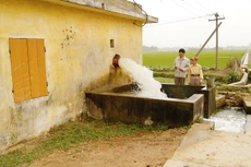 Cơ quan điều tra xác định 2 hợp đồng tương tự để chứng minh năng lực của Công ty TNHH Xây dựng Đạt Tiến đã bị làm giả (dùng con dấu giả). Ảnh: Huyền Trang