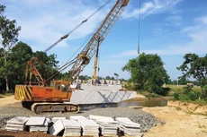 Dự án Đường từ trung tâm TP. Thanh Hóa nối với đường giao thông từ Cảng hàng không Thọ Xuân đi khu kinh tế Nghi Sơn được khởi công từ giữa năm 2019. Ảnh: Hoàng Hà