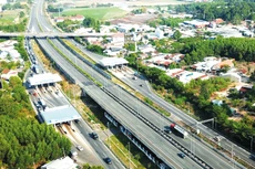 Mức phí sử dụng đường cao tốc do Nhà nước đầu tư được đề xuất từ 1.000 - 1.500 đồng/xe/km, bằng khoảng 50% mức thu của các tuyến cao tốc do nhà đầu tư BOT thực hiện. Ảnh: Lê Tiên