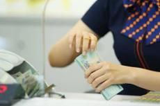 Đến cuối tháng 10/2020, tỷ lệ nợ xấu nội bảng đã tăng lên trên 2% tổng dư nợ. Ảnh: Nhã Chi