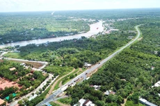 Trong giai đoạn tới, đầu tư cho giao thông vùng Đồng bằng sông Cửu Long sẽ được ưu tiên từ nguồn vốn ngân sách nhà nước kết hợp kêu gọi đầu tư theo phương thức đối tác công tư. Ảnh: Lê Tiên