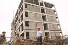 Người mua nhà ở xã hội bằng “hợp đồng ủy quyền” sẽ phải gánh chịu rất nhiều rủi ro. Ảnh: Tường Lâm