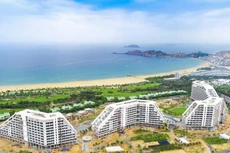 FLC Grand Hotel Quy Nhơn - đại công trình mới nhất trong quần thể FLC Quy Nhơn, sở hữu 1.500 phòng, có thể phục vụ đồng thời 3.500 khách - dự kiến được khánh thành trước cuối năm nay.