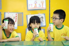 Đảm bảo việc uống sữa học đường đầy đủ cho học sinh khi tựu trường