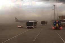 Cục Hàng không Việt Nam yêu cầu tạm ngừng thi công, kiểm
tra, rà soát việc bảo đảm an ninh, an toàn và vệ sinh môi trường trong quá
trình thi công nền đất và móng cọc nhà ga, thí nghiệm cọc nhà ga dự án Xây dựng
Nhà ga hành khách T2.