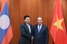 Thủ tướng Nguyễn Xuân Phúc và Thủ tướng Lào Thongloun
Sisoulith. Ảnh: VGP
