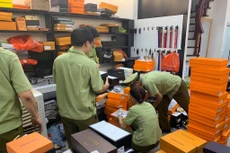 Quản lý thị trường Bắc Ninh kiểm tra các hộ kinh doanh có dấu hiệu vi phạm. Ảnh: nguồn Tổng cục Quản lý thị trường