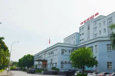 Cả 2 viên chức được
đưa vào cách ly tại Bệnh viện Phổi Quảng Ninh