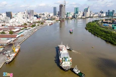 Ba toa tàu metro số 1 cập cảng Khánh Hội sáng nay