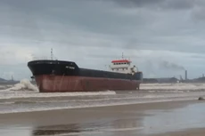 3 tàu hàng cùng 38 thuyền viên đang mắc cạn trên biển