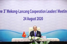 Thủ tướng Nguyễn Xuân Phúc, Chủ tịch ASEAN 2020 dự trực tuyến tại điểm cầu Hà Nội.