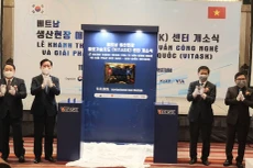 Đại diện Việt Nam, Hàn Quốc cùng kéo biển chính thức khánh thành Trung tâm VITASK.
