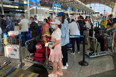 Gần 240 công dân Việt Nam từ Malaysia về nước an toàn.