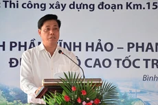 Thứ trưởng GTVT Nguyễn Ngọc Đông phát biểu và phát lệnh triển khai thi công. Ảnh: Nhân Dân