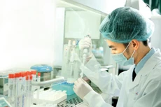 Tối 6/10, nữ du học sinh nhập cảnh từ Anh mắc COVID-19, Việt Nam có 1.098 bệnh nhân