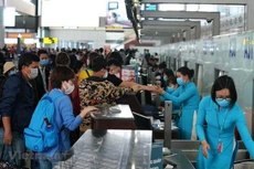 Hành khách đi tàu bay sụt giảm nghiêm trọng trong năm nay do ảnh hưởng của dịch COVID-19. Ảnh: CTV/Vietnam+