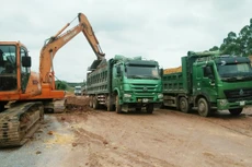 Thi công đường gom cao tốc Bắc Giang - Lạng Sơn: Nhà đầu tư muốn làm nhưng vướng trăm bề