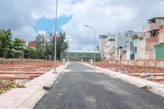 Ngân hàng ồ ạt thanh lý ô tô, bất động sản: Mua hay không?