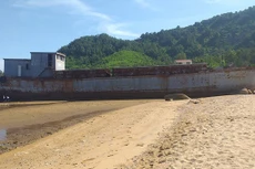 Chiếc tàu được phát hiện trôi dạt vào biển Hà Tĩnh đầu năm 2019.