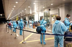 Đưa công dân Việt Nam bị mắc kẹt ở nước ngoài về nước. Ảnh: TTXVN phát