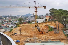 Công trình xây dựng không có giấy phép tại số 1, đường Hùng
Vương, phường 10, TP Đà Lạt (Ảnh: Sài Gòn Giải phóng)