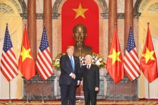 Tổng Bí thư, Chủ tịch nước Nguyễn Phú Trọng tiếp Tổng thống
Mỹ Donald Trump nhân dịp sang Việt Nam dự Hội nghị thượng đỉnh Mỹ-Triều Tiên lần
thứ hai. Ảnh: TTXVN