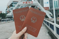 Nghị định quy định chi tiết đối tượng, trình tự, thủ tục, thẩm quyền cấp, thu hồi,
hủy giá trị sử dụng giấy thông hành biên giới Việt Nam với Campuchia, Lào và
Trung Quốc có hiệu lực từ ngày 1/7/2020