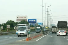 Nhu cầu đi lại, vận tải hàng hóa giữa TP.HCM và các tỉnh Đồng bằng sông Cửu Long là rất lớn trong khi đường bộ chưa đáp ứng được. Ảnh: Lê Tiên