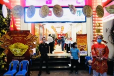 Vắng vẻ khác lạ ngày vía Thần Tài thời Covid